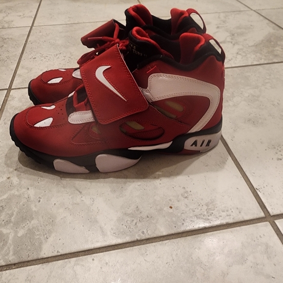 NIKE 49ERS EDITON DIAMOND TURF 2, SPEED TURF , AND DIAMOND TURF 96 MAX . - Picture 3 of 11